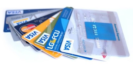 Diferența dintre un card de credit și un card de debit reprezintă avantaje și dezavantaje