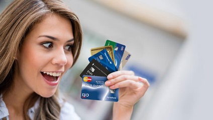 Diferența dintre un card de credit și un card de debit reprezintă avantaje și dezavantaje