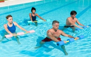 Înotul cu artroze ale antrenamentului de apă pentru articulația genunchiului