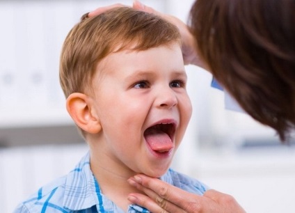 Miért és hogyan jelentkezik a cheilitis gyermekekben?