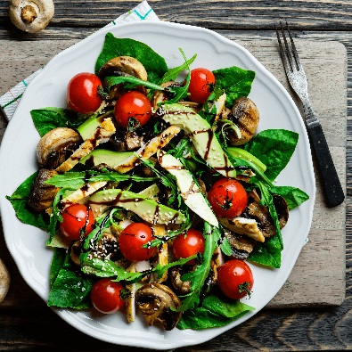 Prepararea omletei cu broccoli într-o tigaie