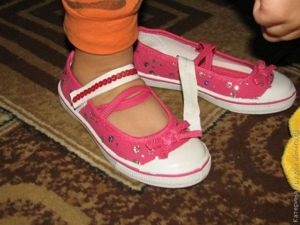 Coasem Velcro pe pantofii pentru copii