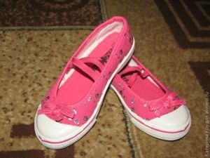 Coasem Velcro pe pantofii pentru copii