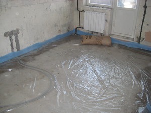 Lucrați pe impermeabilizarea podelei în apartament înainte de șapele necesare materiale și tipuri