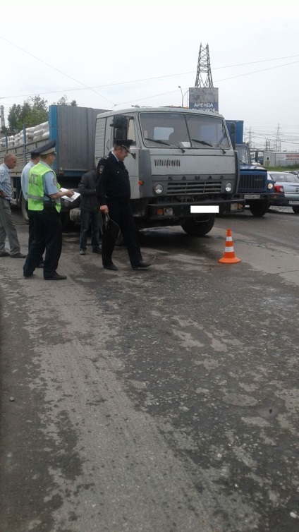 Copilul și-a rupt mâna în Ekaterinburg, o fetiță de cinci ani a doborât un kamaz