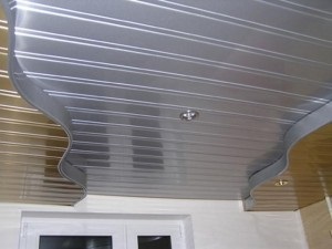 Plafonul de acoperiș cu mâinile - ceea ce trebuie să știți pentru o instalare de calitate
