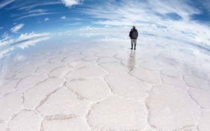 A világ legtöbb sós tava úgy néz ki, mint egy tükör - az utazók és a turisták blogjai