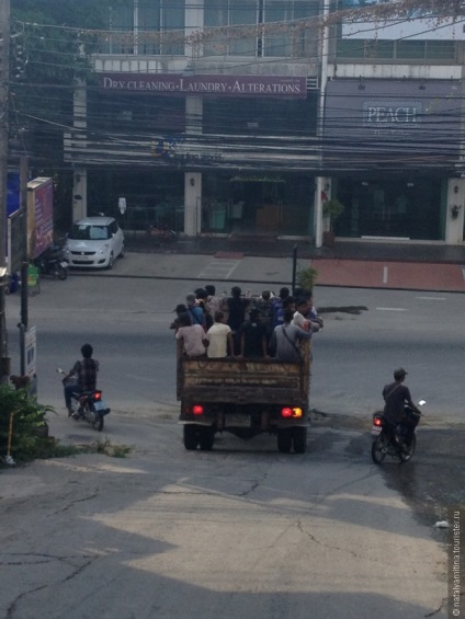 Egy esszé, hogy egy hónapot töltöttem vagy Thaiföldre utaztam, 2. rész, egy turista natalyamitin áttekintése