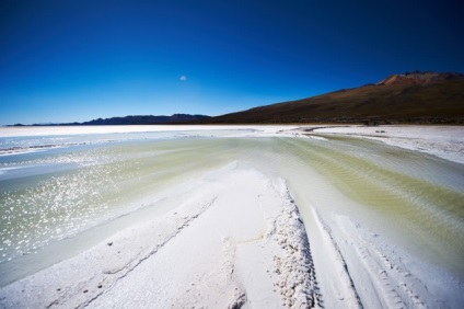 Solonchak Uyuni în Bolivia sau un lac de sare uscat salar de uyuni