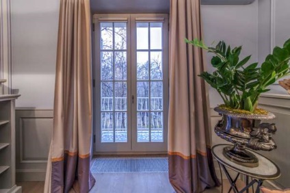 Elegant ferestre franceze pe balconul din apartament - 21 de fotografii