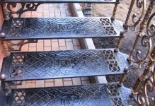 Pași pentru scările metalice de cotitură și zabezpečhnye, cum și ce să facă,