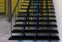 Pași pentru scările metalice de cotitură și zabezpečhnye, cum și ce să facă,
