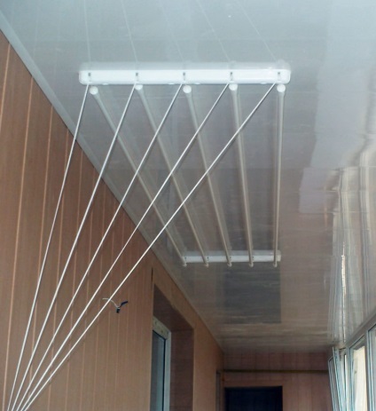 Uscător pentru lenjeria de plafon pe balcon cum să alegeți tipurile de liane și uscătoare de lenjerie