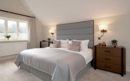 A hálószobák nézetei és elrendezése az ágy felett helyezkedik el