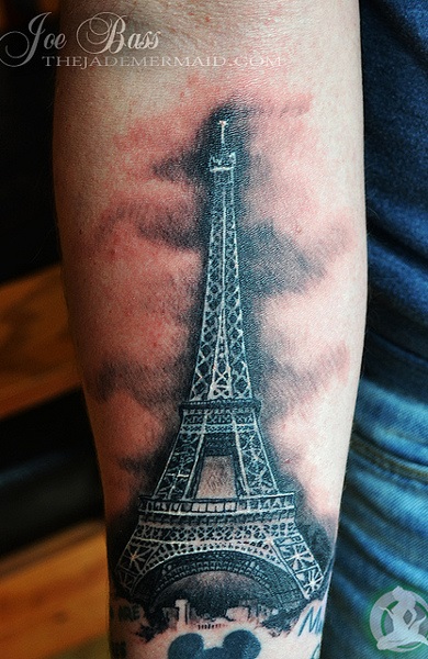 Tatuajul Turnului Eiffel - valoare, schițe de tatuaje și fotografii