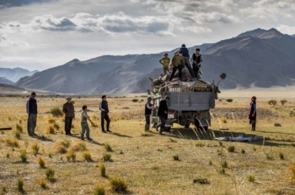 Distracție de călătorie, trăsături ale falconului în Mongolia