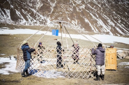 Distracție de călătorie, trăsături ale falconului în Mongolia