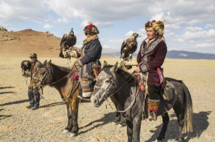 Distracție de călătorie, trăsături ale falconului în Mongolia