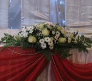 A csarnok díszítése az esküvői csarnok esküvői dekorációján Minszkben