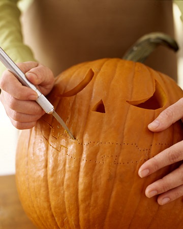 Tăiați dovleacul în Halloween