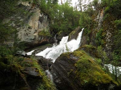 Cascada pe râul Karasu de Sus