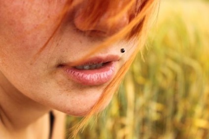 Vas mole monroe piercing