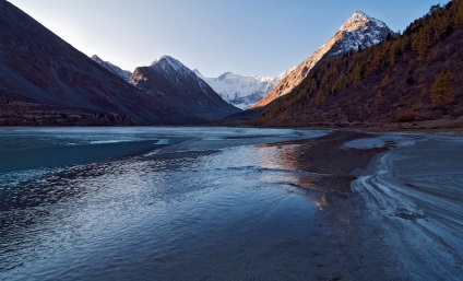 Lacul Akem - de neimaginat în perla de frumusețe a teritoriului Altai