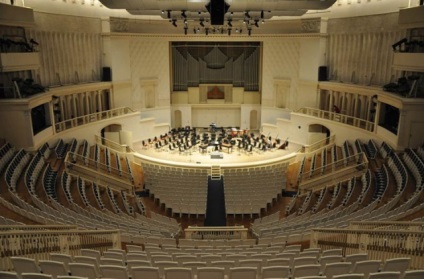 A koncertterem akusztikus befejezése