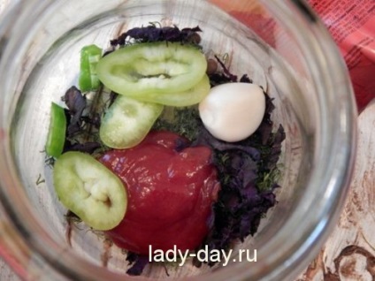 Válogatott uborka paradicsommal a téli recepthez, egyszerű receptek egy fotóval
