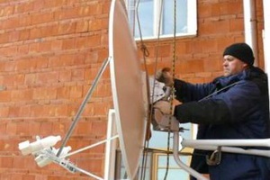 Üzleti karcolás - műholdas antennák telepítése