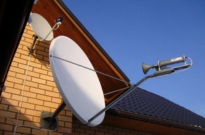 Üzleti karcolás - műholdas antennák telepítése