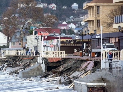 Blogger, digurile săpate în Sochi au fost spălate cu prima furtună (fotografie)