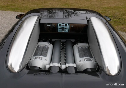A Bugatti veyron nagy sebességgel, minden autóról lenyűgöz