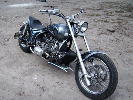 Chopper cu mâinile sale de la fotografie Ural