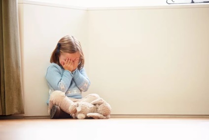 Ce trebuie să faceți dacă copilul este frică să rămână singur acasă