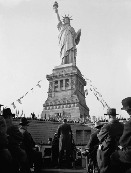 Ce a văzut statuia libertății în 130 de ani de viață?