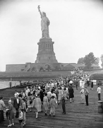 Ce a văzut statuia libertății în 130 de ani de viață?