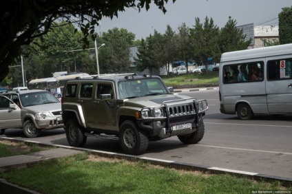 Kemény autók a tajikisztiai utakon (11 fotó) - a háromság