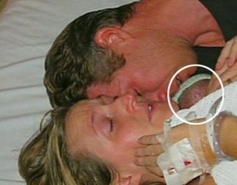 Copilul ei a murit în timpul nașterii, dar a cerut să o țină în brațe