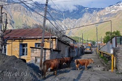 Muntele Kazbek, așezările lui Stepantsminda și Gergeti