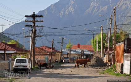 Muntele Kazbek, așezările lui Stepantsminda și Gergeti