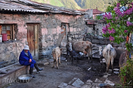 Muntele Kazbek, așezările lui Stepantsminda și Gergeti