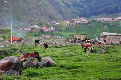 Muntele Kazbek, așezările lui Stepantsminda și Gergeti