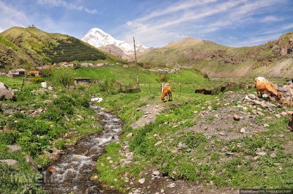 Muntele Kazbek, așezările lui Stepantsminda și Gergeti