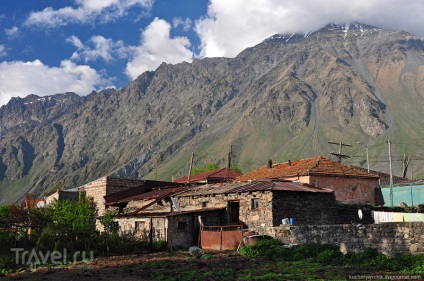 Muntele Kazbek, așezările lui Stepantsminda și Gergeti