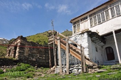 Muntele Kazbek, așezările lui Stepantsminda și Gergeti