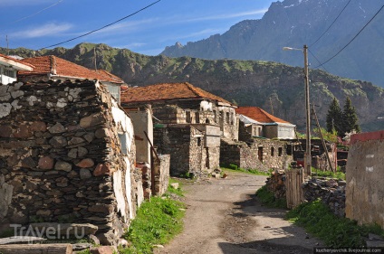 Muntele Kazbek, așezările lui Stepantsminda și Gergeti