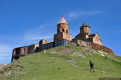 Muntele Kazbek, așezările lui Stepantsminda și Gergeti