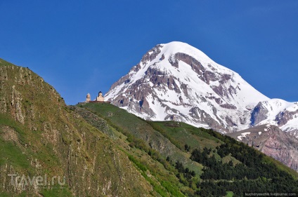 Muntele Kazbek, așezările lui Stepantsminda și Gergeti