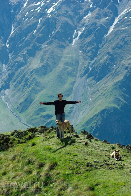 Muntele Kazbek, așezările lui Stepantsminda și Gergeti